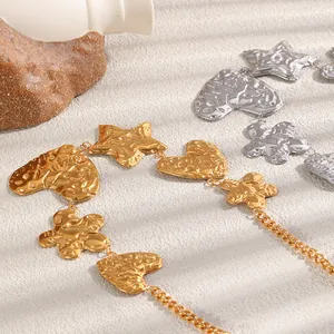 Collier à breloques cœur et étoile en acier inoxydable plaqué or 18 carats martelé