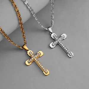 Colliers croix élégants en acier inoxydable pour hommes avec détails en strass