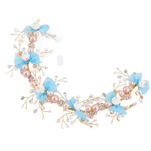 Elegante cerchietto da sposa con fiocchi blu, perle e fiori per acconciature da matrimonio.