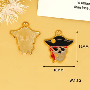 Detailed view of enamel skull pirate charm with 18x19mm size measurements and weight.