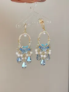 Élégantes boucles d'oreilles vintage avec cristaux bleus en goutte d'eau et perles