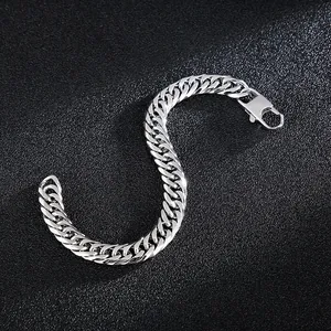 Klassisches Herrenarmband aus silbernem Edelstahl mit Panzerkette und quadratischem Verschluss