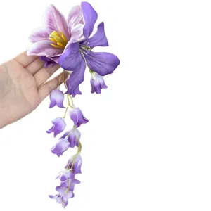 Elegante paarse stoffen bloemen haarclip met trapsgewijze klokjesbloemen voor vakanties