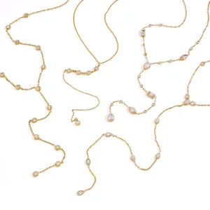 Elegante collana lunga a Y in acciaio al titanio placcato oro 18k con ciondoli cristallo