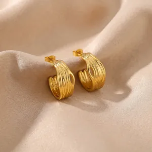Orecchini a Bottone a Forma di C in Acciaio Inossidabile 304 Minimalista Francese Placcati in Oro 14K con Texture per Donna