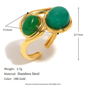 Detailed view of vintage green agate ring with size and weight specs in 18K gold finish.