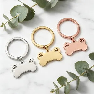 Portachiavi per animali a forma di osso con zampa in finiture oro, argento e oro rosa