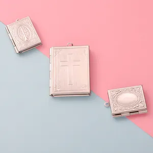 Buchförmige Medaillons aus Edelstahl in Roségold mit Kreuz- und Lebensbaummotiv