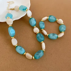 Schickes Vintage-Stil Acrylperlen-Halskette und Armband Schmuckset in Blau und Weiß