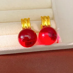 Boucles d'oreilles boules en résine rouge avec finition dorée et aiguilles en argent 925