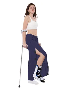 Pantalon de soin à ouverture latérale pour un retrait facile durant la guérison.