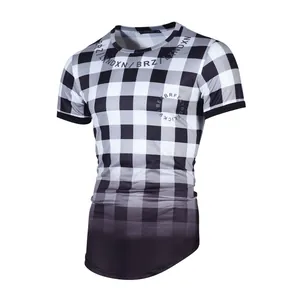 Front detail of men's slim fit T-shirt with gradient checkered pattern and crew neck