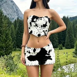 Stilvolles Kunstfell-Set mit Kuhmuster bestehend aus Tube-Top und passendem Minirock