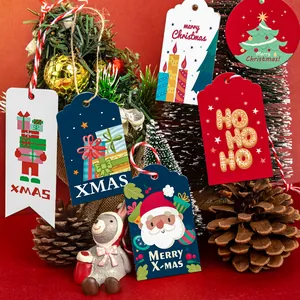 Étiquettes de Noël festives avec motifs Père Noël et sapin pour emballages