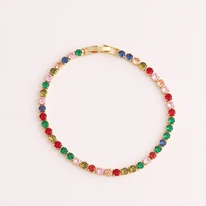 Luxuriöses Regenbogen-Zirkonia-Tennisarmband mit 18 Karat Vergoldung und Klappverschluss
