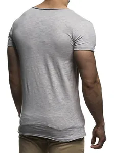 Vue arrière détaillée d'un t-shirt décontracté gris chiné à manches courtes pour hommes
