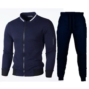 Survêtement homme bleu marine avec veste matelassée et pantalon de sport assorti