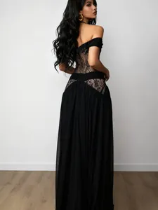 Robe de soirée élégante noire à épaules dénudées avec dentelle et fente sexy
