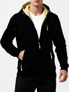 Detailaufnahme Herren Kapuzenjacke mit Jacquard-Struktur und neonfarbenen Zippern