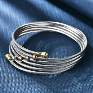 Bracelet à plusieurs rangs en fil d'acier inoxydable tressé avec perles décoratives