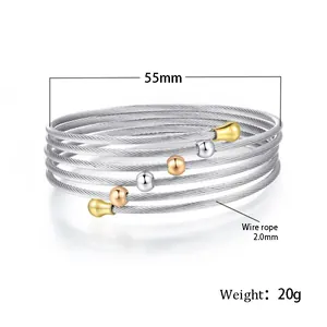 Détail du bracelet multicouche en câble d'acier de 55 mm avec indication du poids