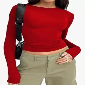 Slim fit red long sleeve t-shirt for women in casual street style outfits