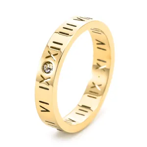 Bague élégante en acier titane doré avec chiffres romains et cristal central