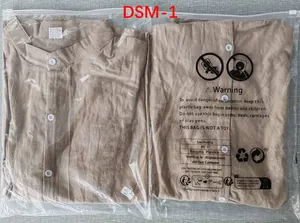 Verpackungsdetails von zwei khaki Herren Leinen-Langarmhemden in klaren Beuteln