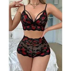 Sexy schwarze Spitzen-Dessous-Set mit roten Lippen-Stickereien und hoher Taille.