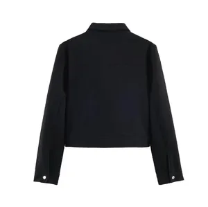 Vue arrière d'une veste courte en tweed noir pour femme avec des manches longues chic.