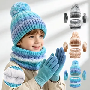 Warmes Set aus Strickmütze mit Farbverlauf, Rundschal und Handschuhen, dickes Fleecefutter