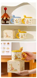 Vue détaillée de l'ensemble mug en céramique mignon Cartoon Star Boy avec couvercle et cuillère