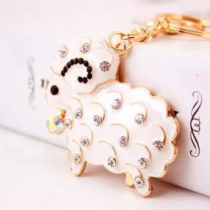 Porte-clés mouton en strass brillant avec détails dorés pour sacs et voitures