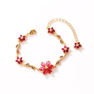 Bracelet floral doré élégant avec fleurs en zircon rouge et motifs de feuilles