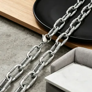 Close-up of 10mm stainless steel O-chain with unique horizontal texture detail.