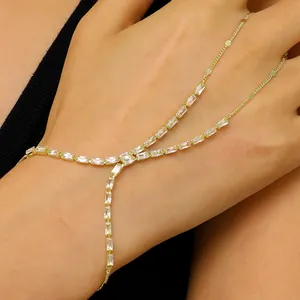Bracelet bague élégant en or orné de chaînes en cristaux baguettes pour femmes