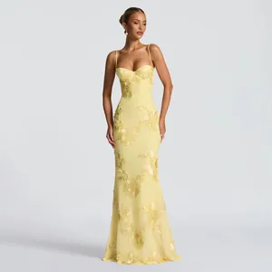 Elegante abito da sera giallo con intricato ricamo floreale 3D e spalline sottili