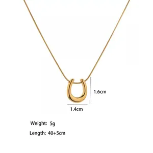 Collana con ciondolo a U placcata oro 18K con specifiche dettagliate di peso e misura
