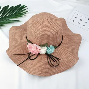 Women Wide Brim Straw Hat Summer Sun Protection Foldable Beach Hat With Wavy Edge And Flower Decoration Fashion Sunhat