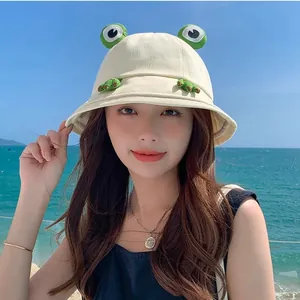 Cute frog-themed bucket hat for women, ideal for summer beach outdoor sun protection.