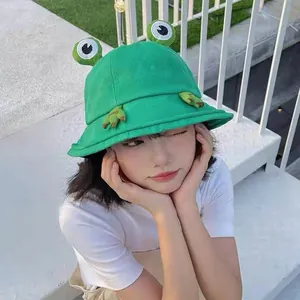 Adorable green frog bucket hat for women featuring 3D eyes for summer sun protection