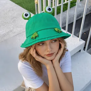 Adorable green frog bucket hat for women featuring 3D eyes for summer sun protection