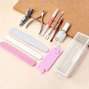 Vista dettagliata del set professionale per manicure da 10 pezzi con box