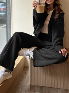Élégant ensemble de survêtement noir deux pièces avec veste et pantalon large pour femme