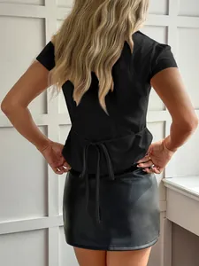 Ensemble chic haut noir Y2K à basque et mini-jupe en simili cuir pour un look tendance