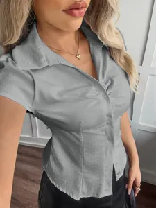 Chemisier gris tendance Y2K à manches courtes et boutons pour femme avec détails plissés