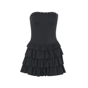 Sexy schwarzes trägerloses Mini-Stufenkleid mit schmaler Passform und Rüschen