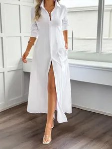 Elegante abito lungo chemisier bianco a maniche lunghe per uno stile casual da vacanza