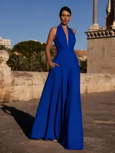 Combinaison de soirée élégante bleu roi avec dos nu et jambes larges pour fêtes