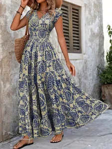 Elegant vintage floral maxi dress with V-neck and short sleeves in blue pattern